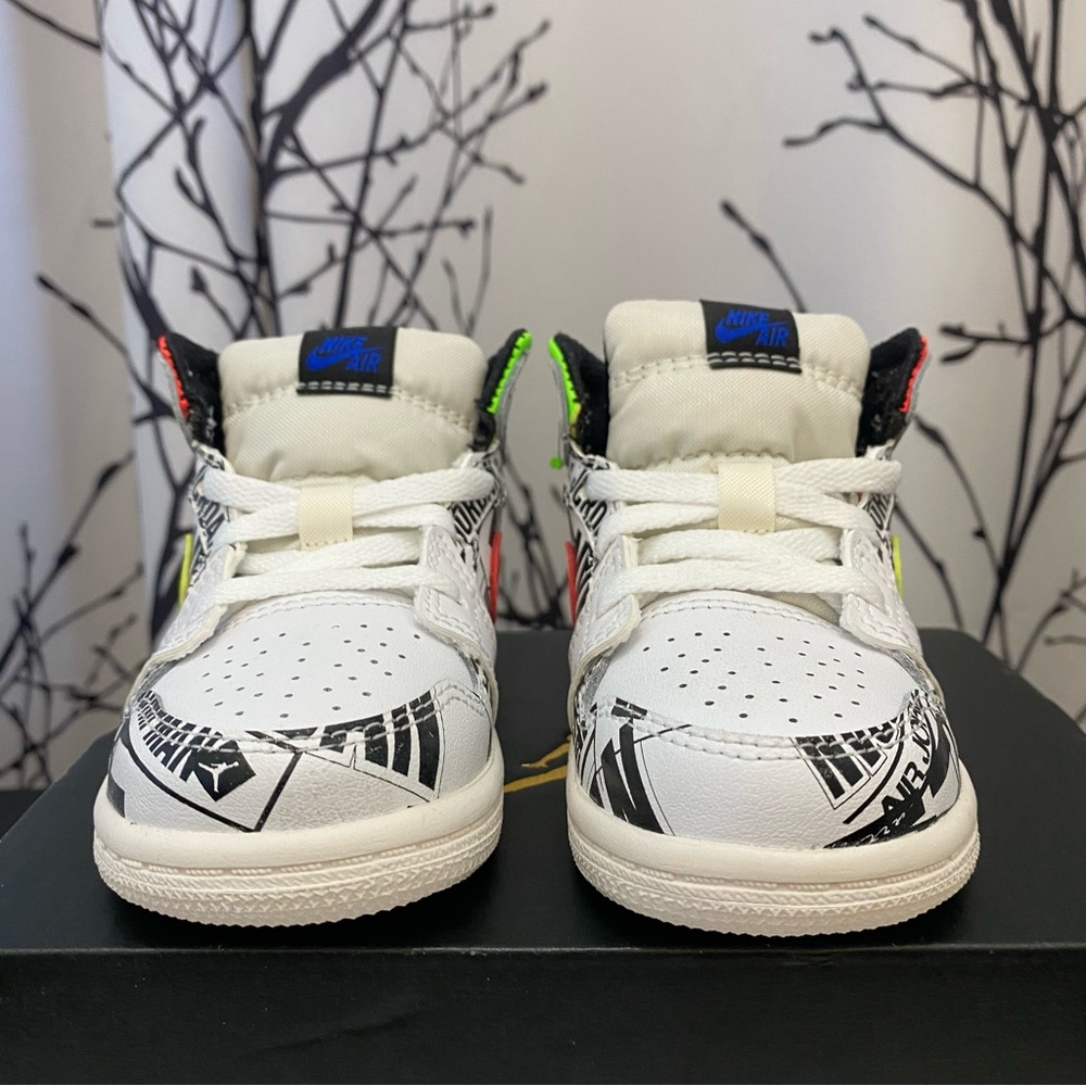 Nike Air Jordan 1 Mid White and Green Graffiti Sneakers kids size 6c - Picture 9 of 14